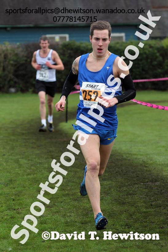 Senior mens Durham Cathedral Relays. Photo: David T. Hewitson/Sports for All Sports